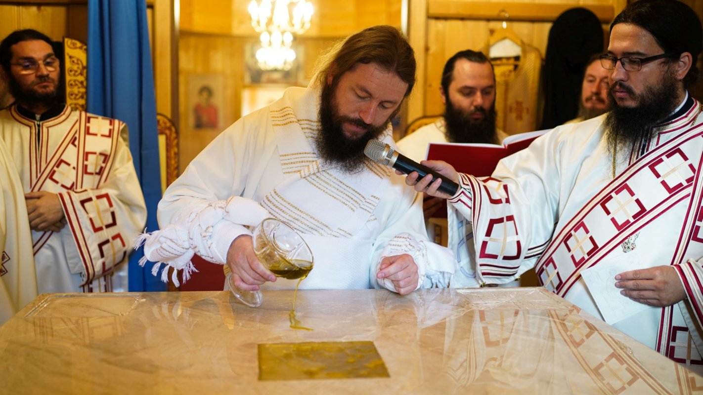 Hram și resfințire de paraclis la Mănăstirea Pătrăuți 184292