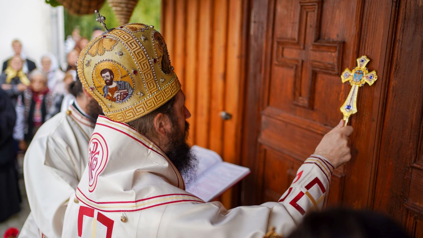 Hram și resfințire de paraclis la Mănăstirea Pătrăuți 184293