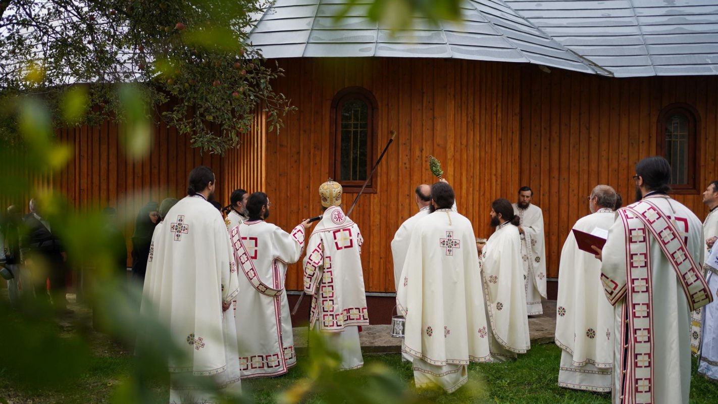 Hram și resfințire de paraclis la Mănăstirea Pătrăuți 184294