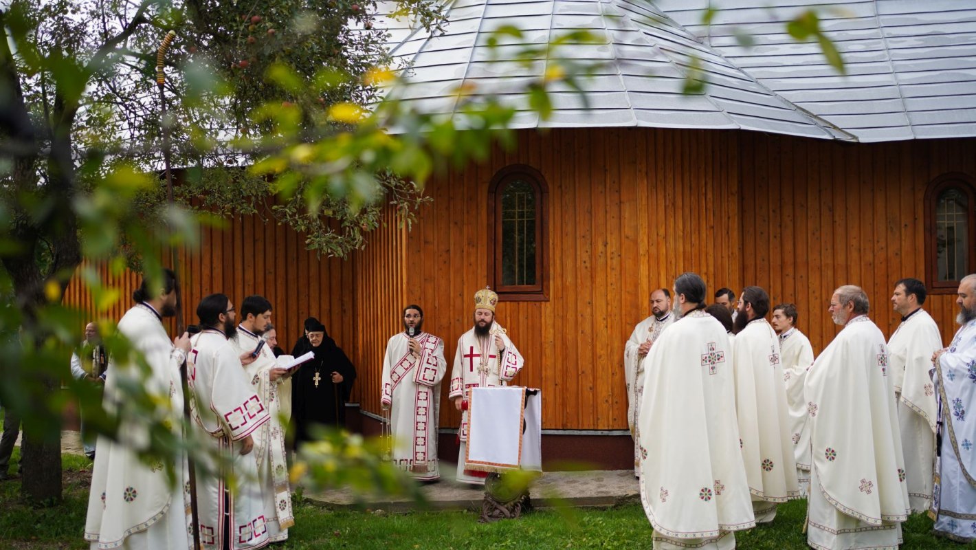 Hram și resfințire de paraclis la Mănăstirea Pătrăuți 184295