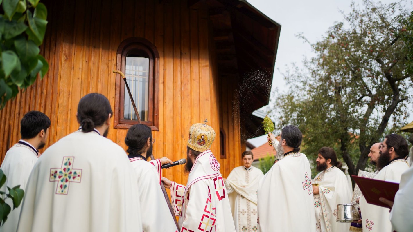 Hram și resfințire de paraclis la Mănăstirea Pătrăuți 184296