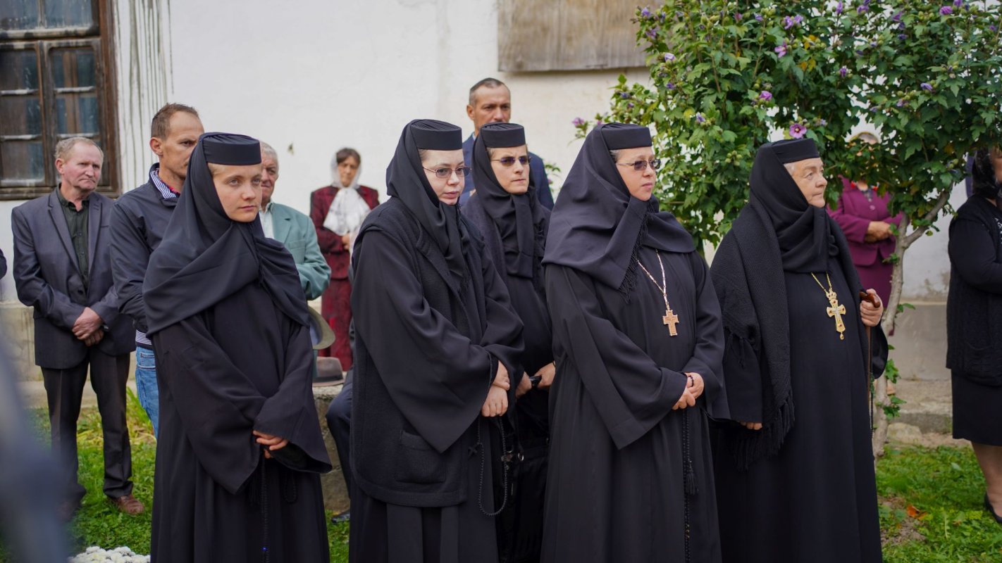 Hram și resfințire de paraclis la Mănăstirea Pătrăuți 184300