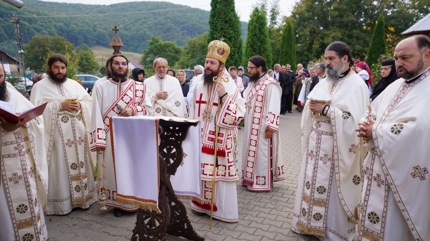 Hram și resfințire de paraclis la Mănăstirea Pătrăuți 184302