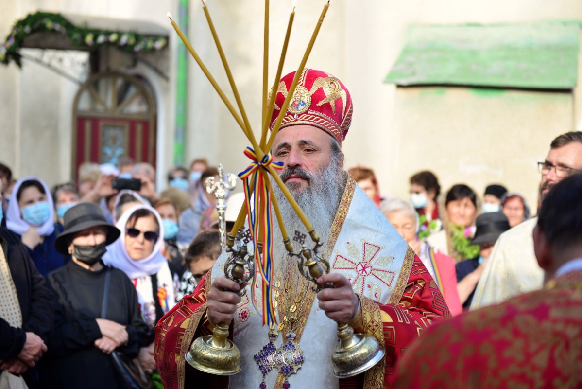 Slujbă arhierească de hramul Bisericii „Ziua Crucii” din Iași 184252