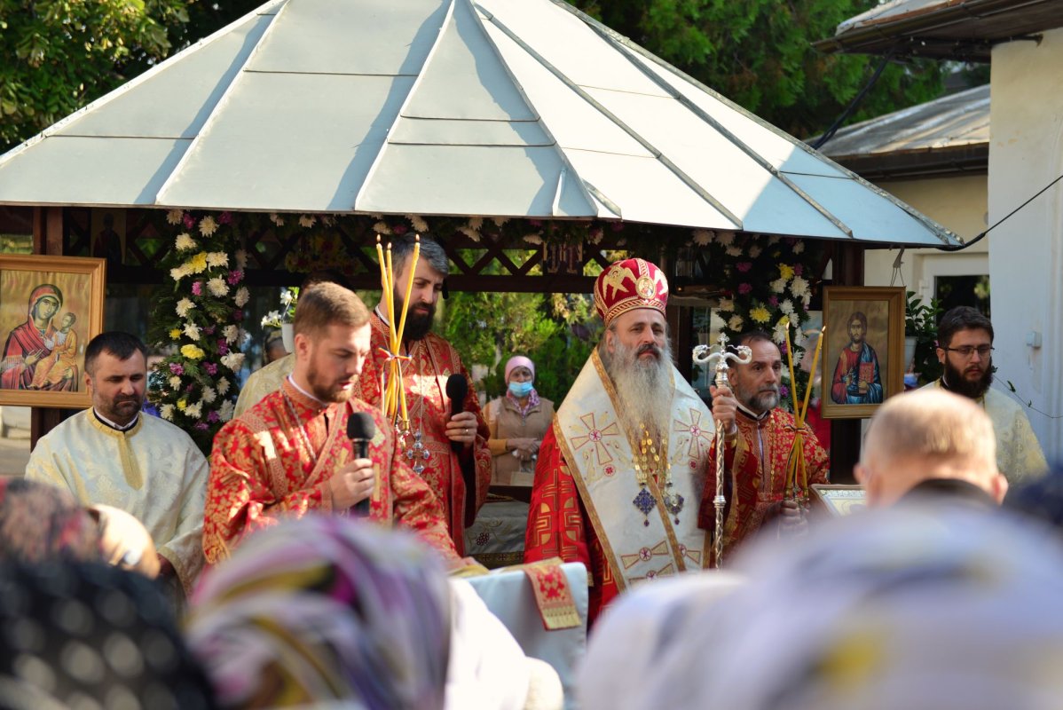 Slujbă arhierească de hramul Bisericii „Ziua Crucii” din Iași 184253