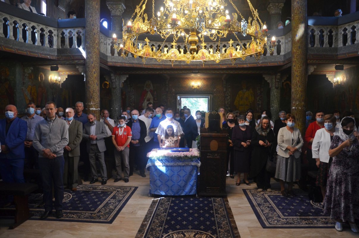 Veșmântul Sfintei Mucenițe Filofteia adus la Aleşd, în Episcopia Oradiei 184050