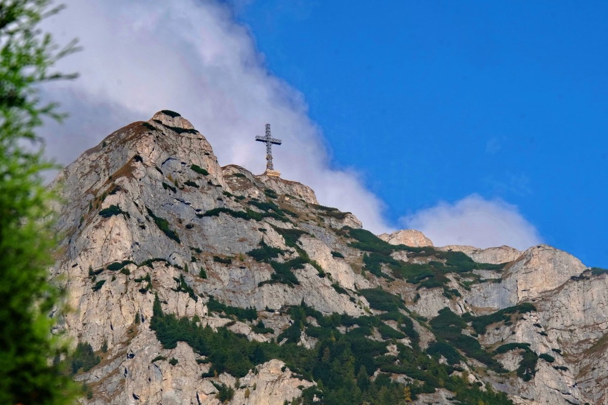 Crucea Eroilor Neamului de la Caraiman, simbol al jertfei și învierii 184306