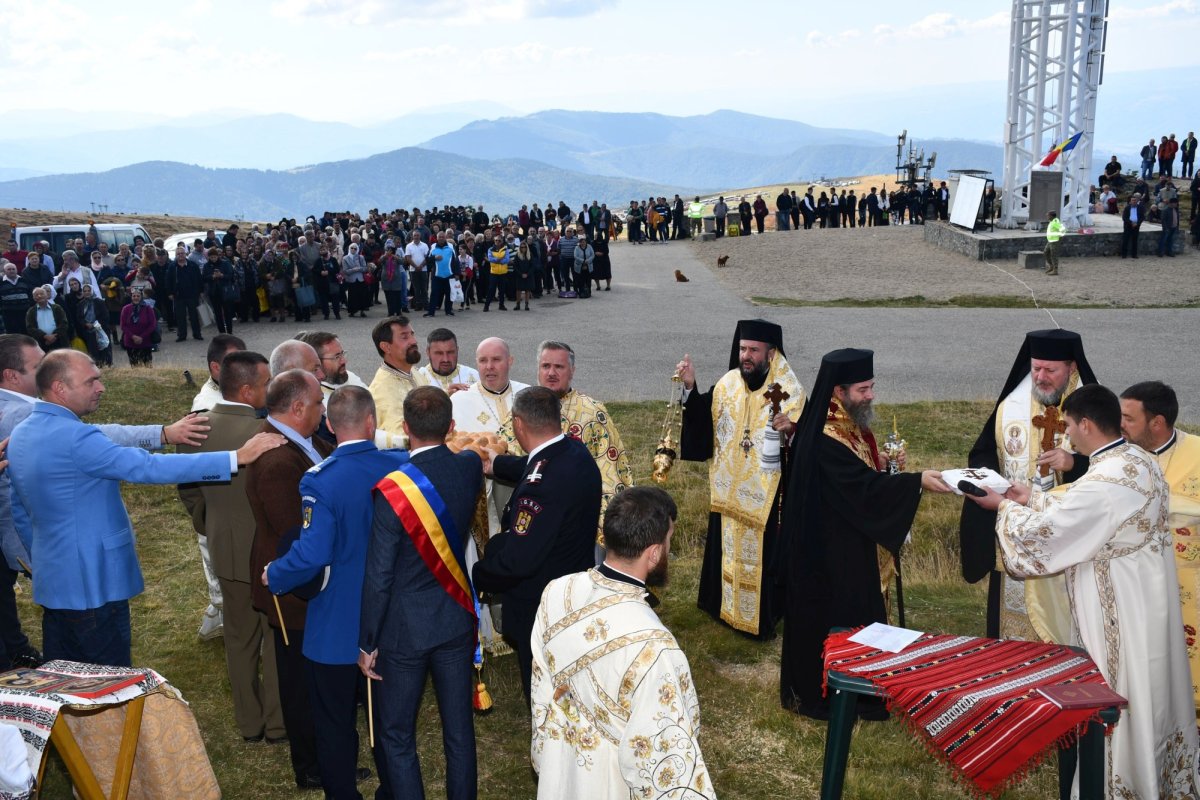 Pelerinajul de Înălțarea Sfintei Cruci pe Muntele Mic, Caraș-Severin 184351