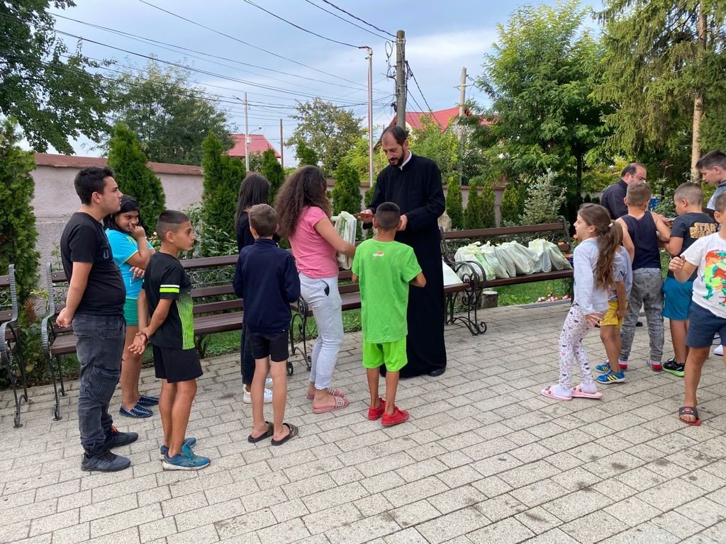 Rechizite și ghiozdane pentru 870 de copii din Protoieria Ilfov Sud 184353