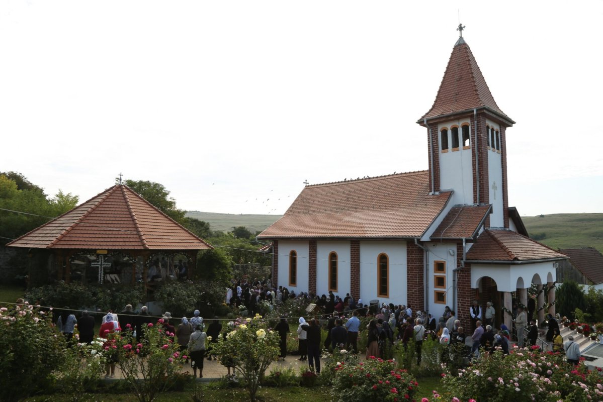 Sărbătoare la Mănăstirea „Înălţarea  Sfintei Cruci” din Sădinca, judeţul Sibiu 184344