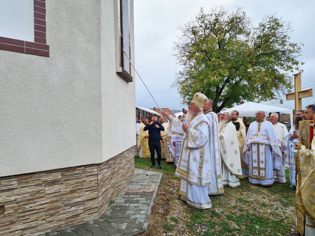 Sfințirea Bisericii „Pogorârea Sfântului Duh” din Boteni, judeţul Cluj 184584