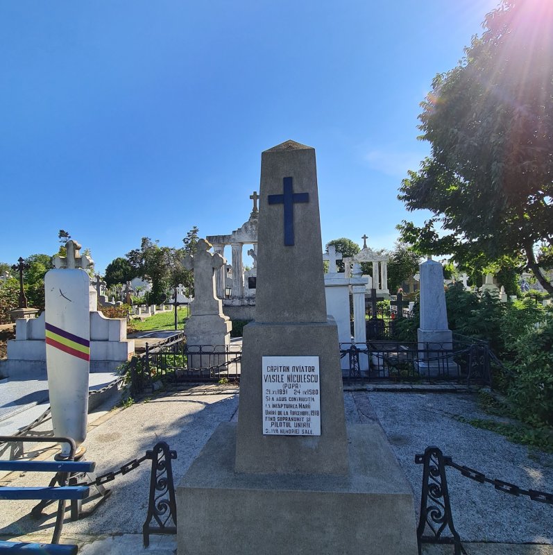 La Rădăuți, trenul trece prin gara veșniciei 184798