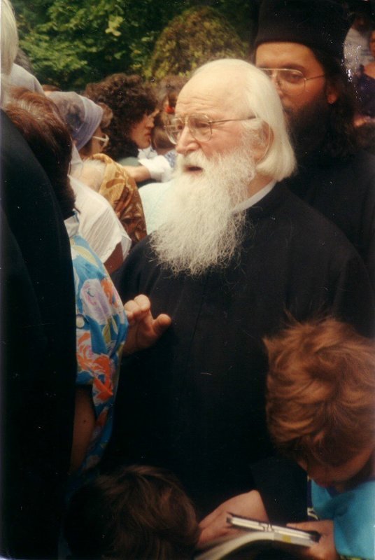 Părintele Sofian, ajutător cu sfatul și rugăciunea 184528