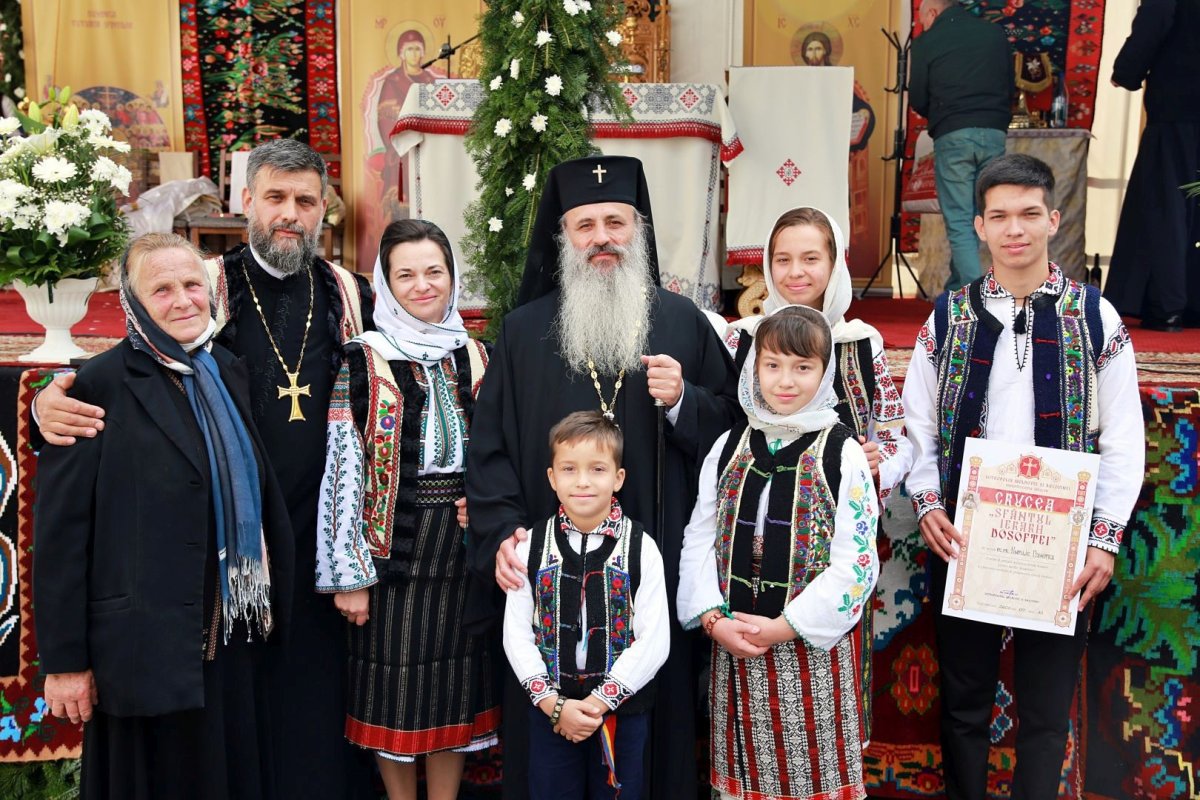 Târnosire de biserică în localitatea nemțeană Grințieș 184625