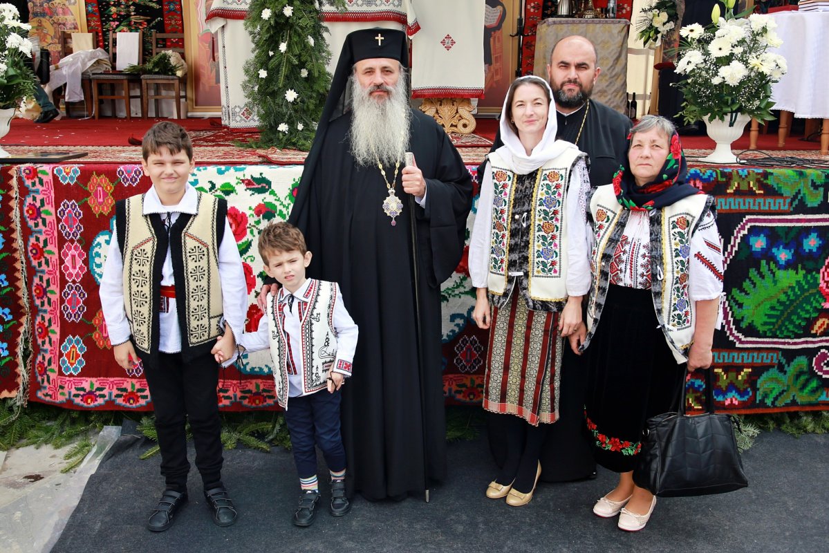 Târnosire de biserică în localitatea nemțeană Grințieș 184626