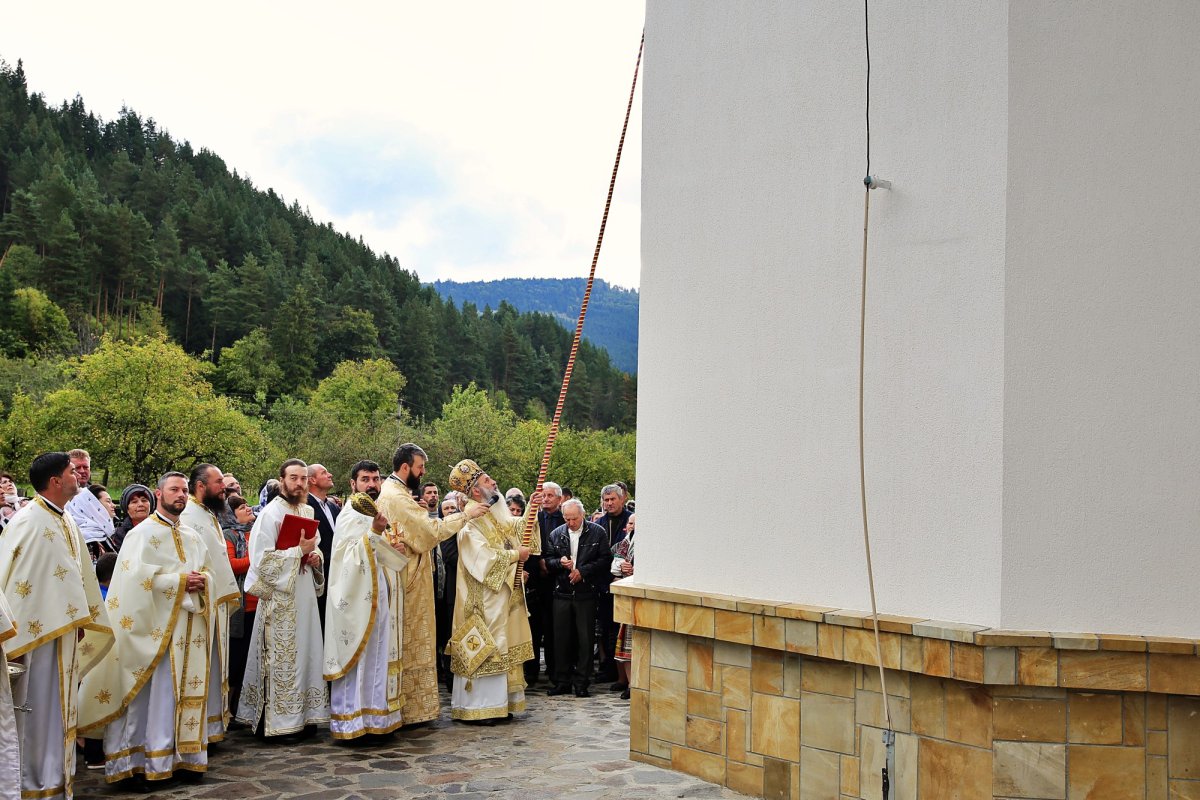 Târnosire de biserică în localitatea nemțeană Grințieș 184633