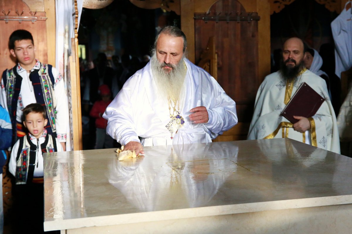 Târnosire de biserică în localitatea nemțeană Grințieș 184634