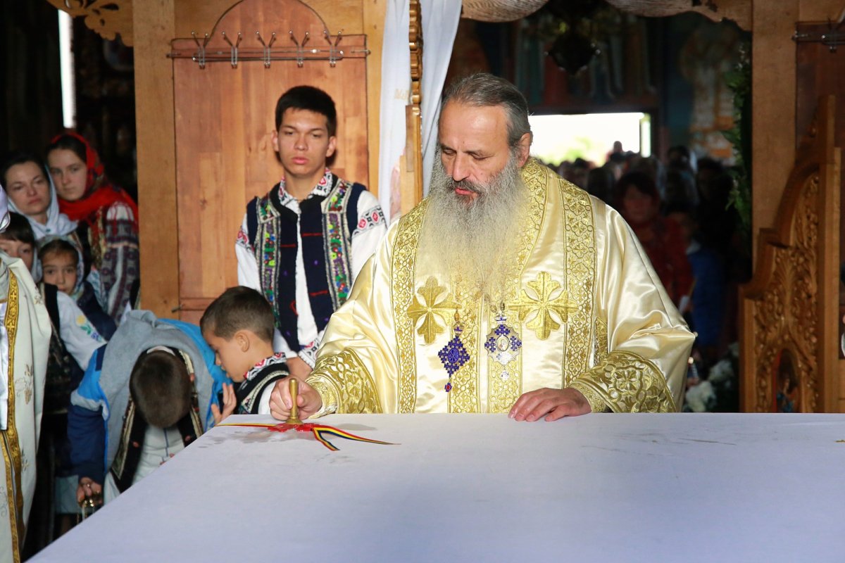 Târnosire de biserică în localitatea nemțeană Grințieș 184635