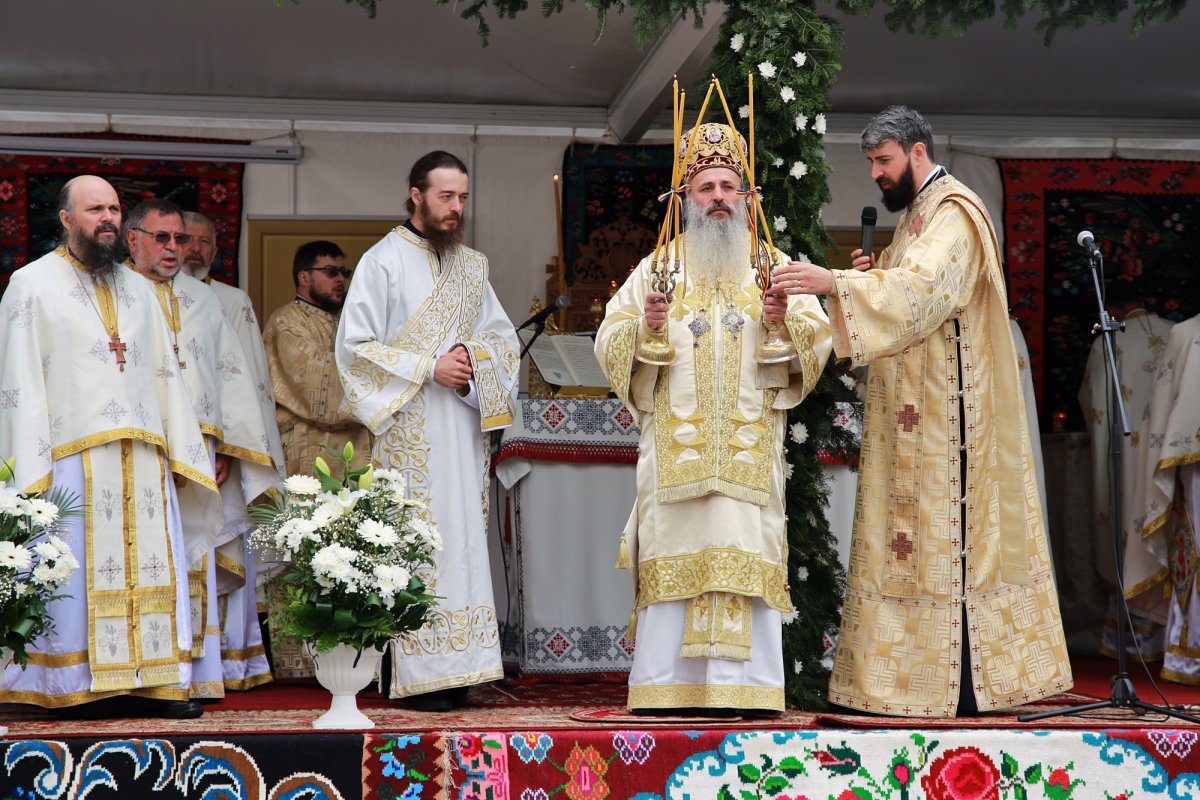 Târnosire de biserică în localitatea nemțeană Grințieș 184639