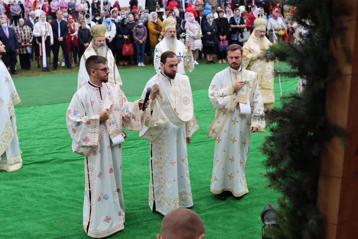 Târnosire de biserică în localitatea Medeleni, Republica Moldova 184790