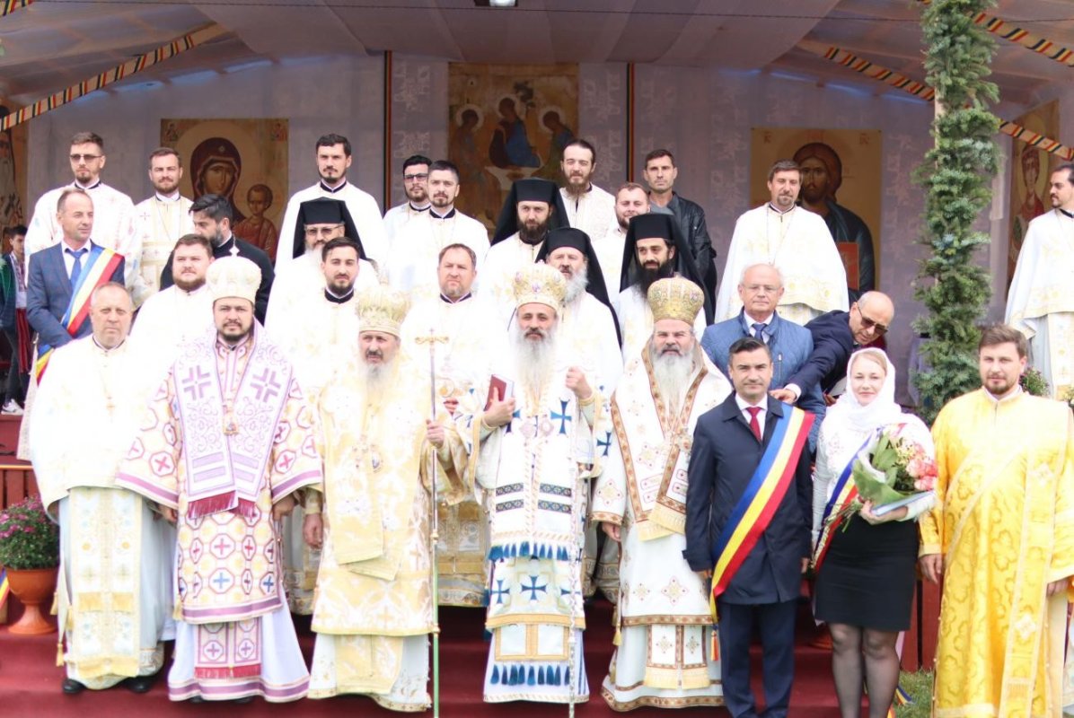 Târnosire de biserică în localitatea Medeleni, Republica Moldova 184792