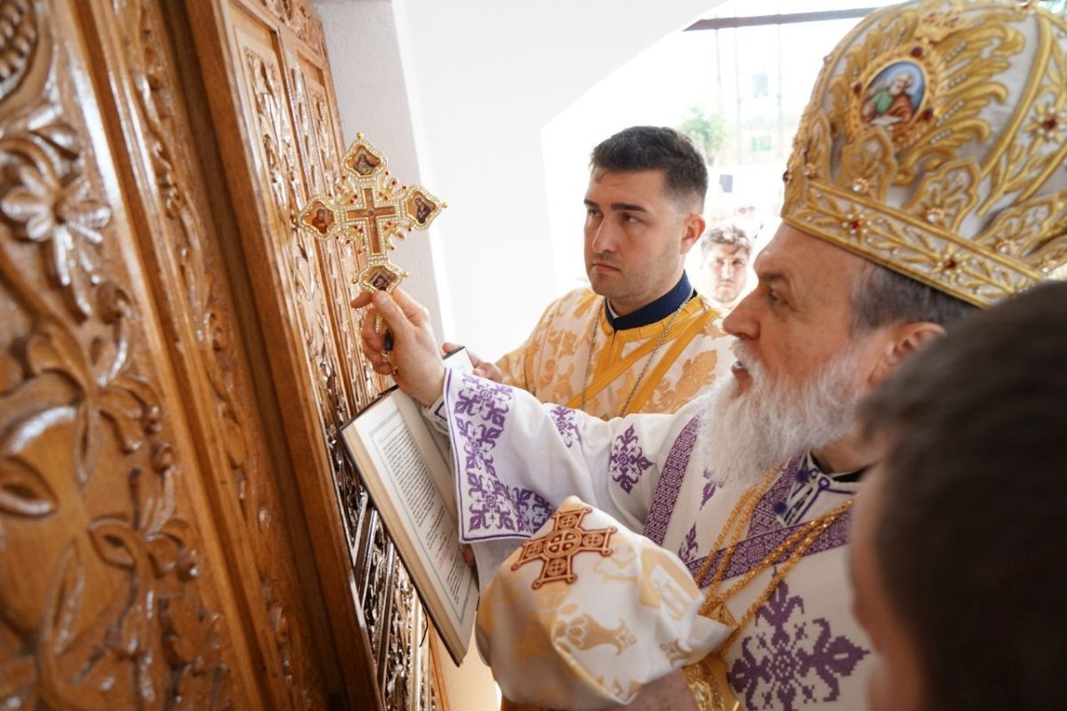 Biserica mănăstirii ialomiţene Hagieni a îmbrăcat veşmântul sfinţeniei 184917