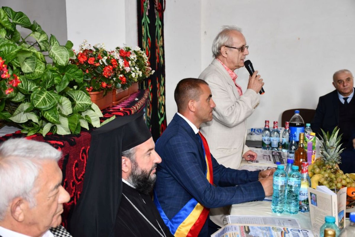 Reuniune a fiilor satului la Dalboșeț, județul Caraș-Severin 184897