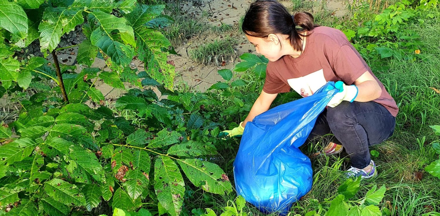 Acțiune de ecologizare realizată de tinerii misionari din Târgoviște  185134