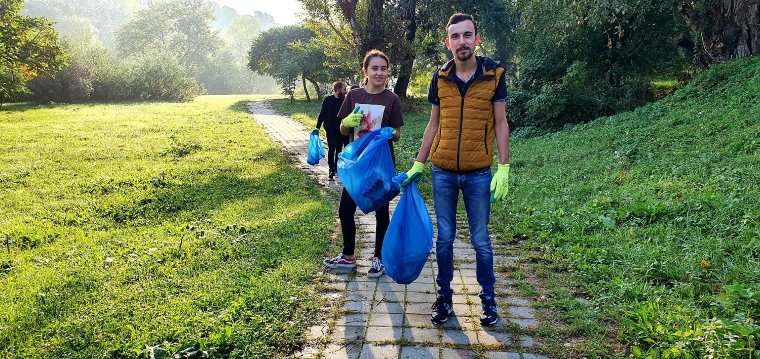 Acțiune de ecologizare realizată de tinerii misionari din Târgoviște  185135