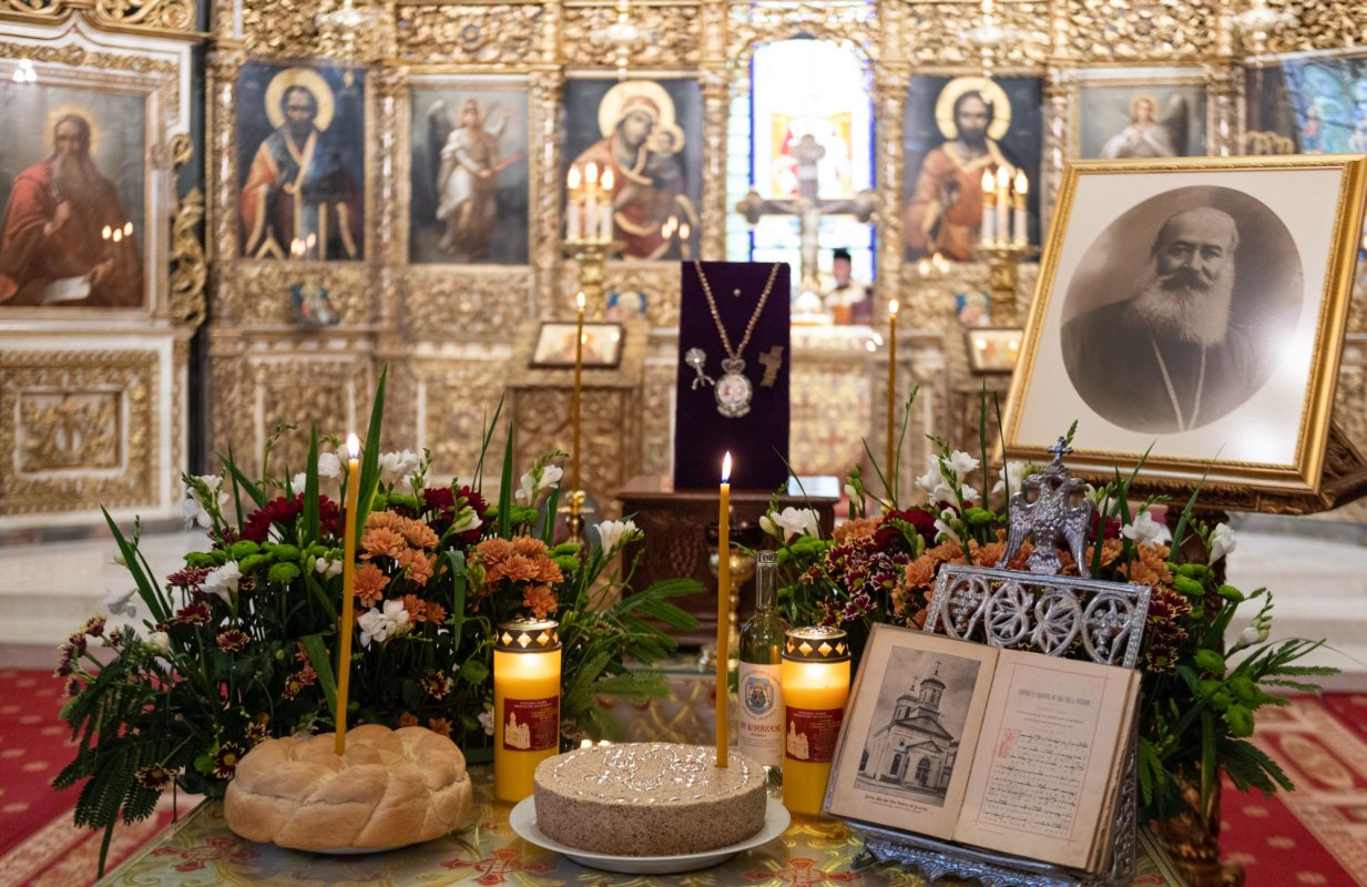 Slujbă de pomenire pentru Episcopul Nifon Niculescu la Biserica Albă din București 185182