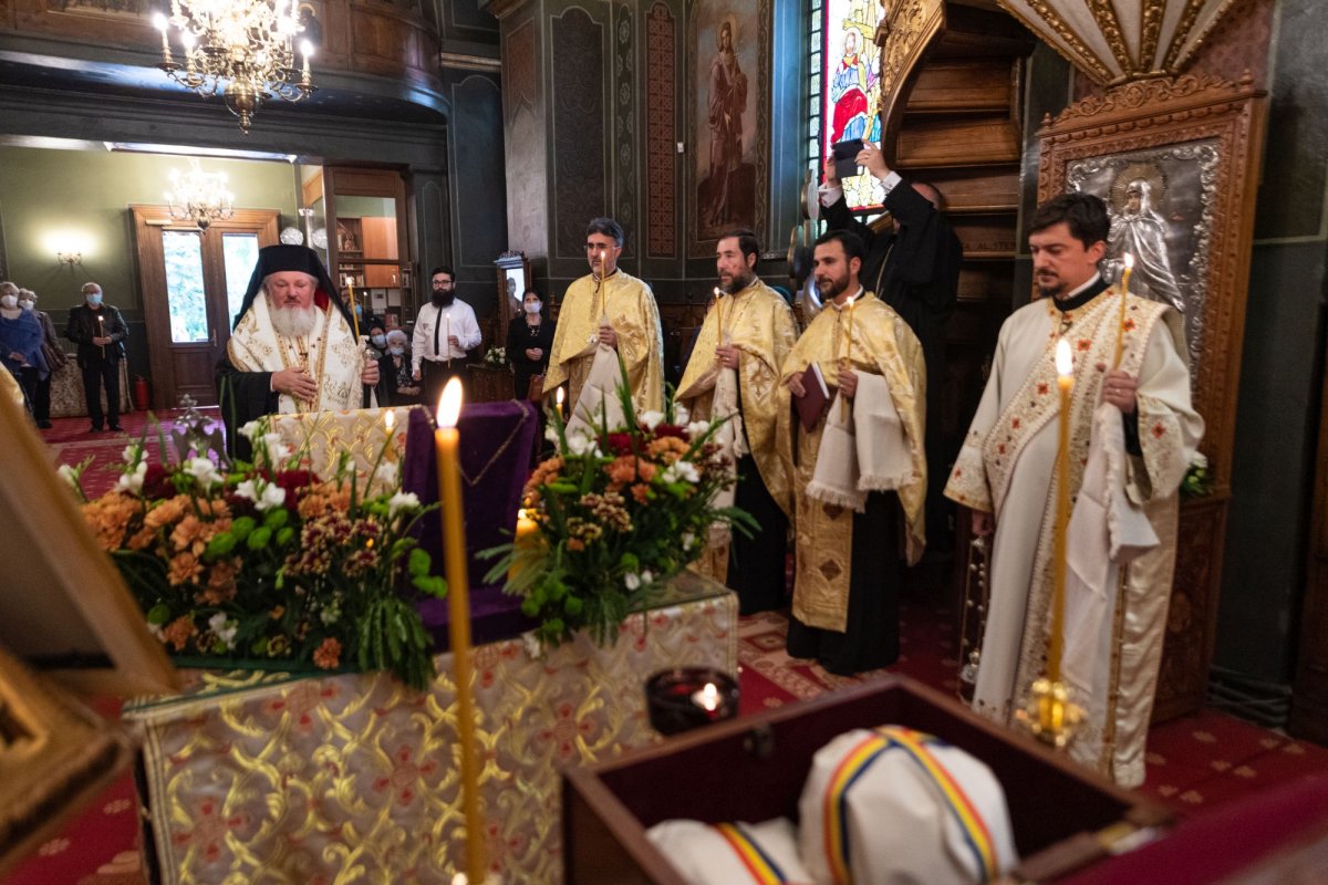 Slujbă de pomenire pentru Episcopul Nifon Niculescu la Biserica Albă din București 185198