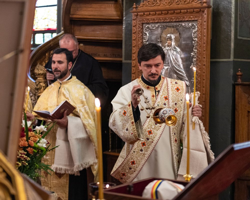 Slujbă de pomenire pentru Episcopul Nifon Niculescu la Biserica Albă din București 185199