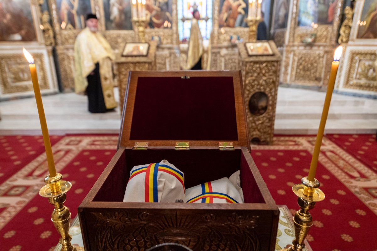 Slujbă de pomenire pentru Episcopul Nifon Niculescu la Biserica Albă din București 185210