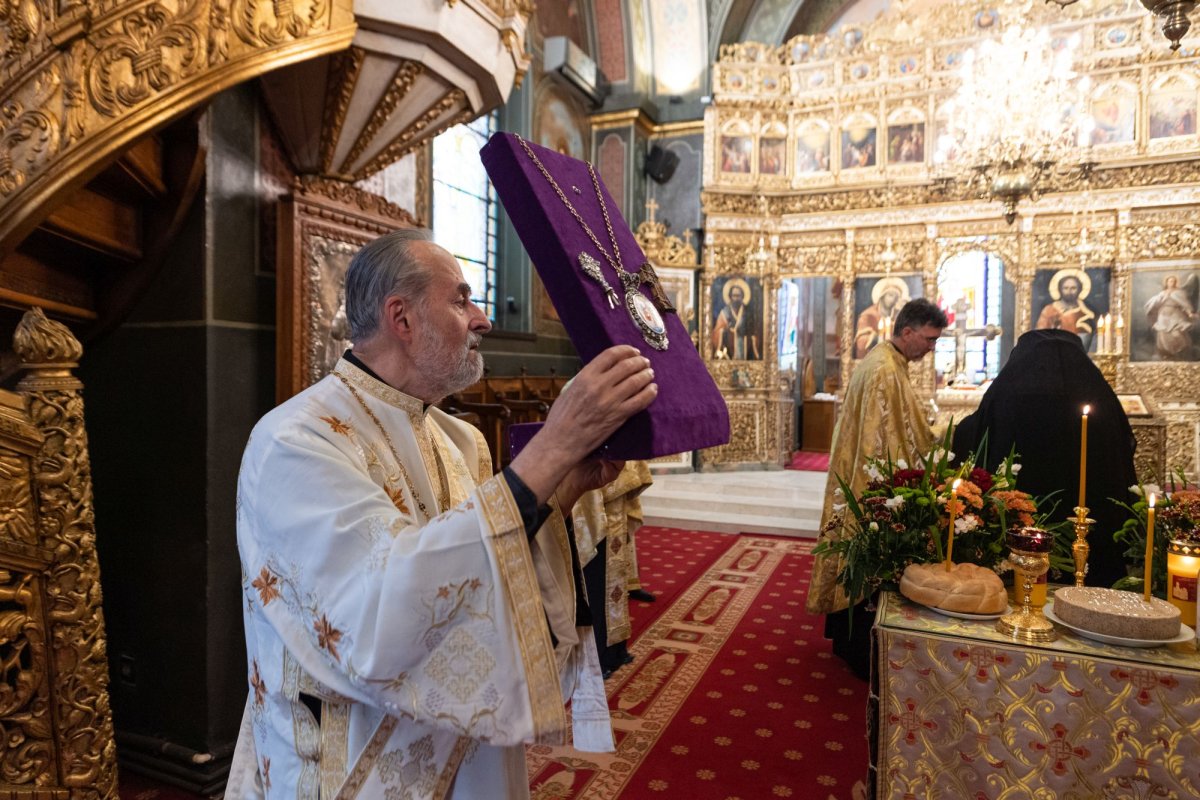Slujbă de pomenire pentru Episcopul Nifon Niculescu la Biserica Albă din București 185212