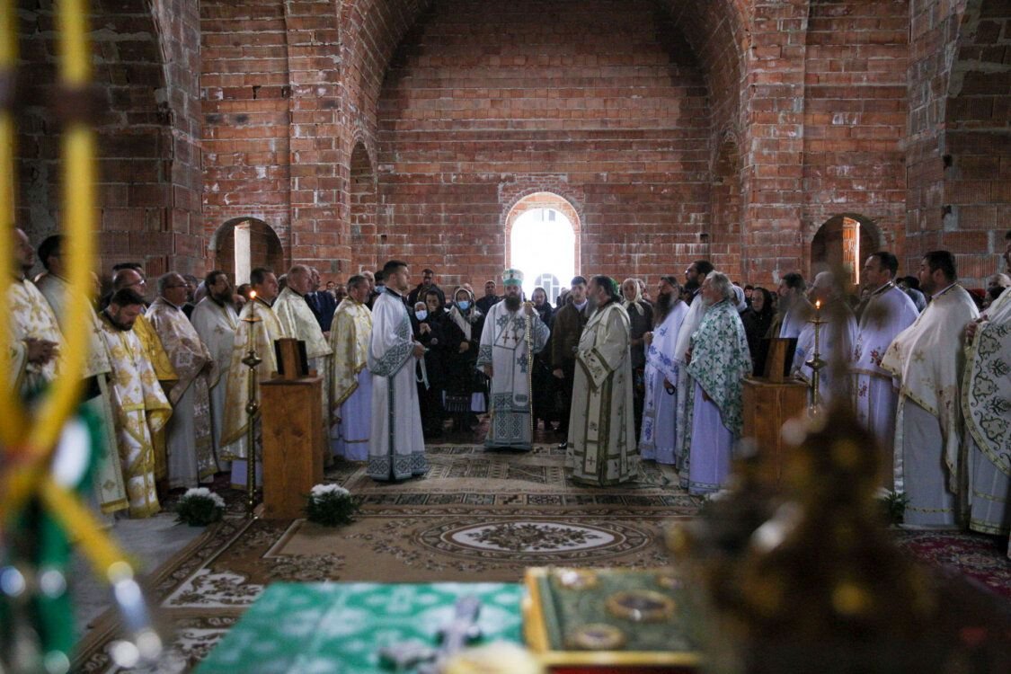 Slujbă arhierească la Așezământul pentru copii orfani de la Dorolea, Bistriţa-Năsăud 185252