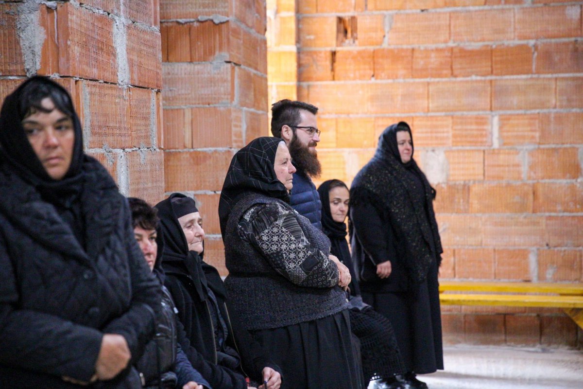 Slujbă arhierească la Așezământul pentru copii orfani de la Dorolea, Bistriţa-Năsăud 185254