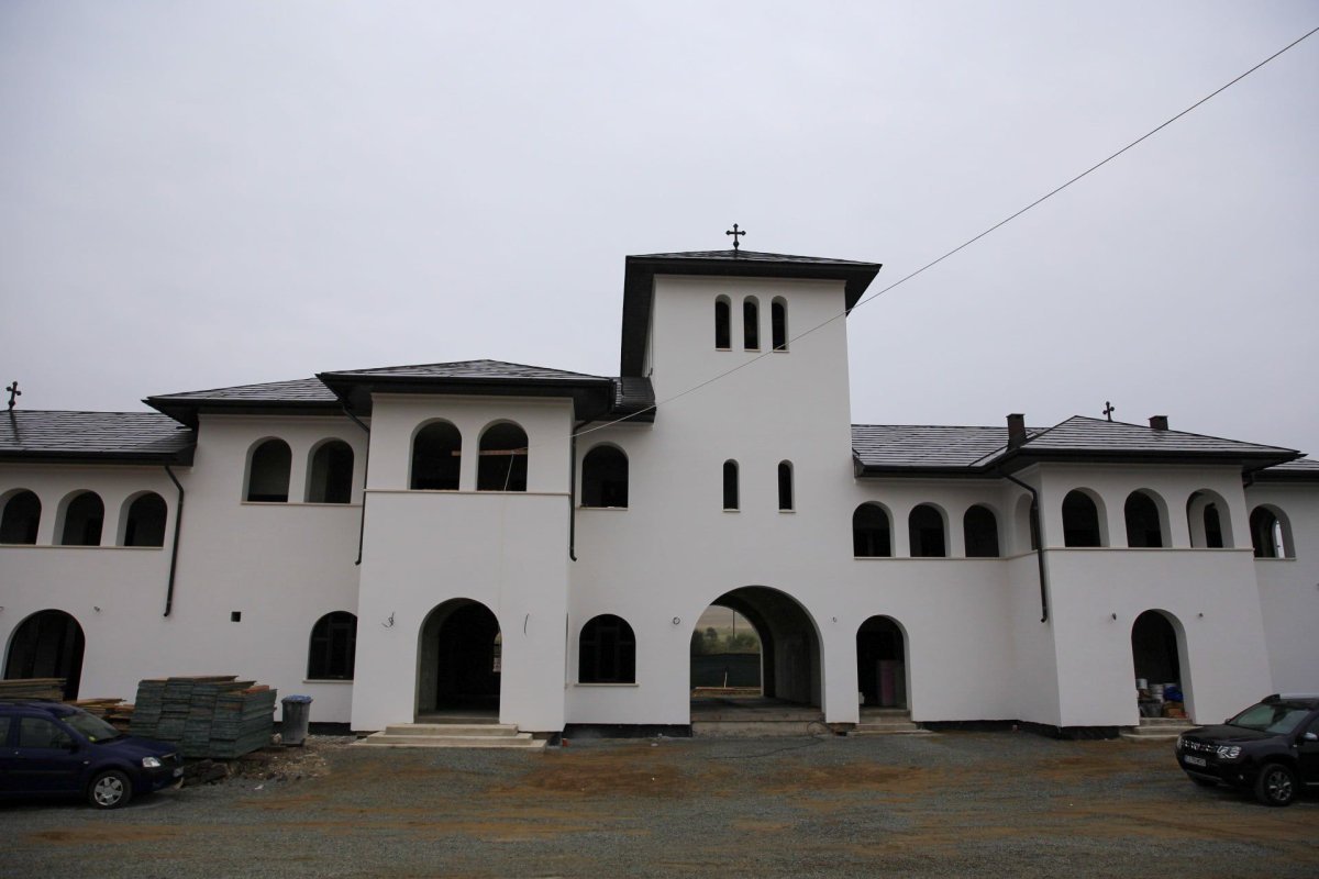 Slujbă arhierească la Așezământul pentru copii orfani de la Dorolea, Bistriţa-Năsăud 185257