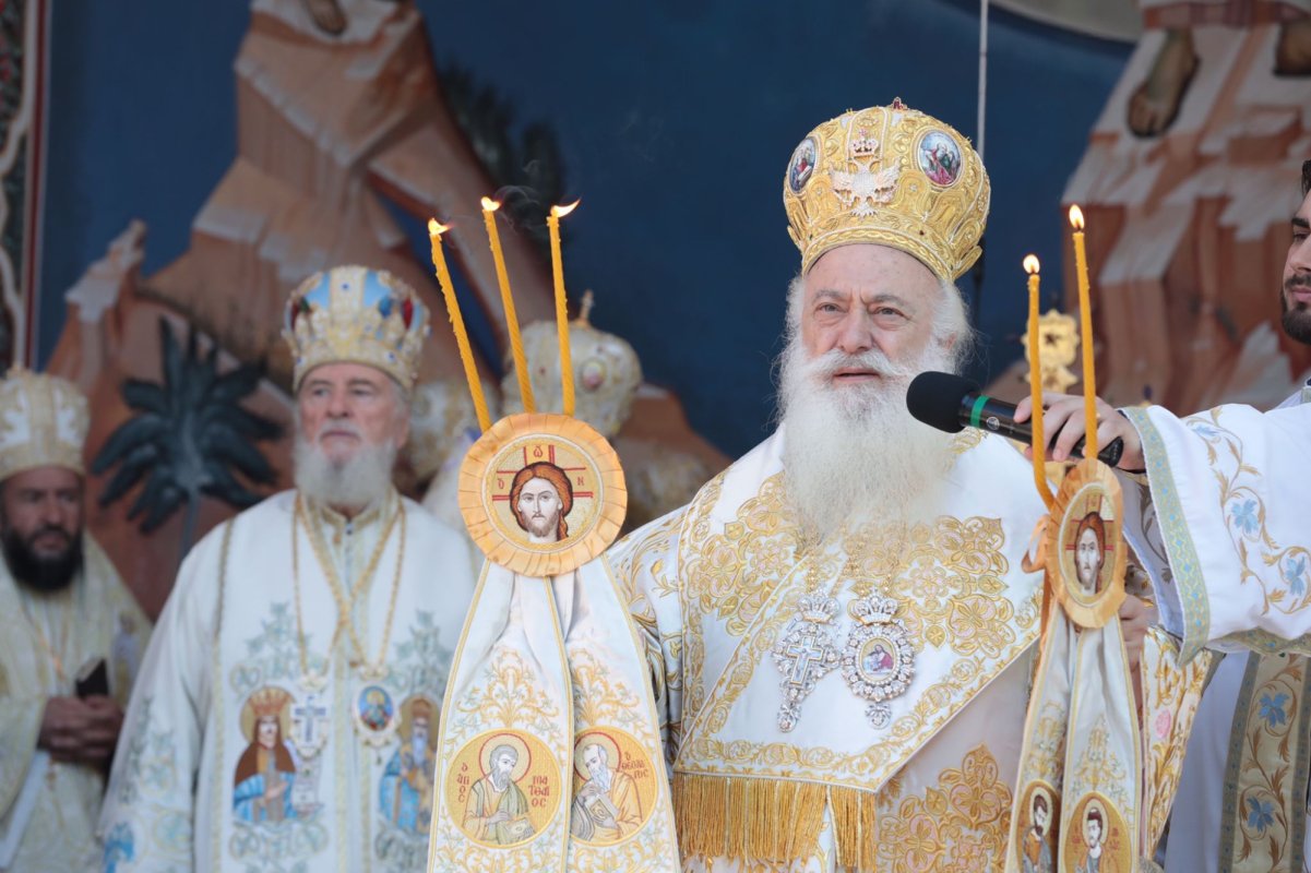 Biserica Mănăstirii Pantocrator a primit veșmântul sfințeniei 185483