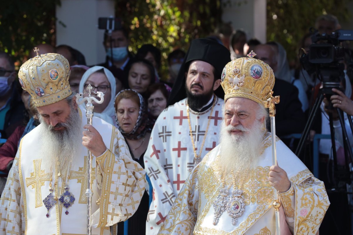 Biserica Mănăstirii Pantocrator a primit veșmântul sfințeniei 185484