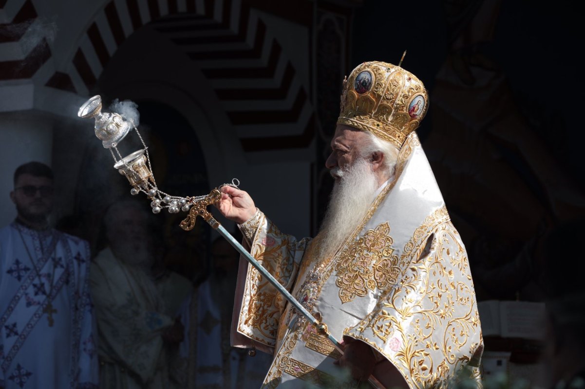 Biserica Mănăstirii Pantocrator a primit veșmântul sfințeniei 185486