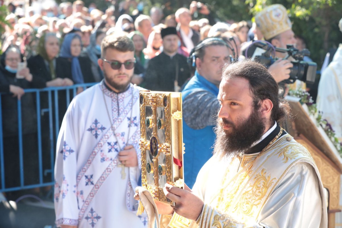 Biserica Mănăstirii Pantocrator a primit veșmântul sfințeniei 185487
