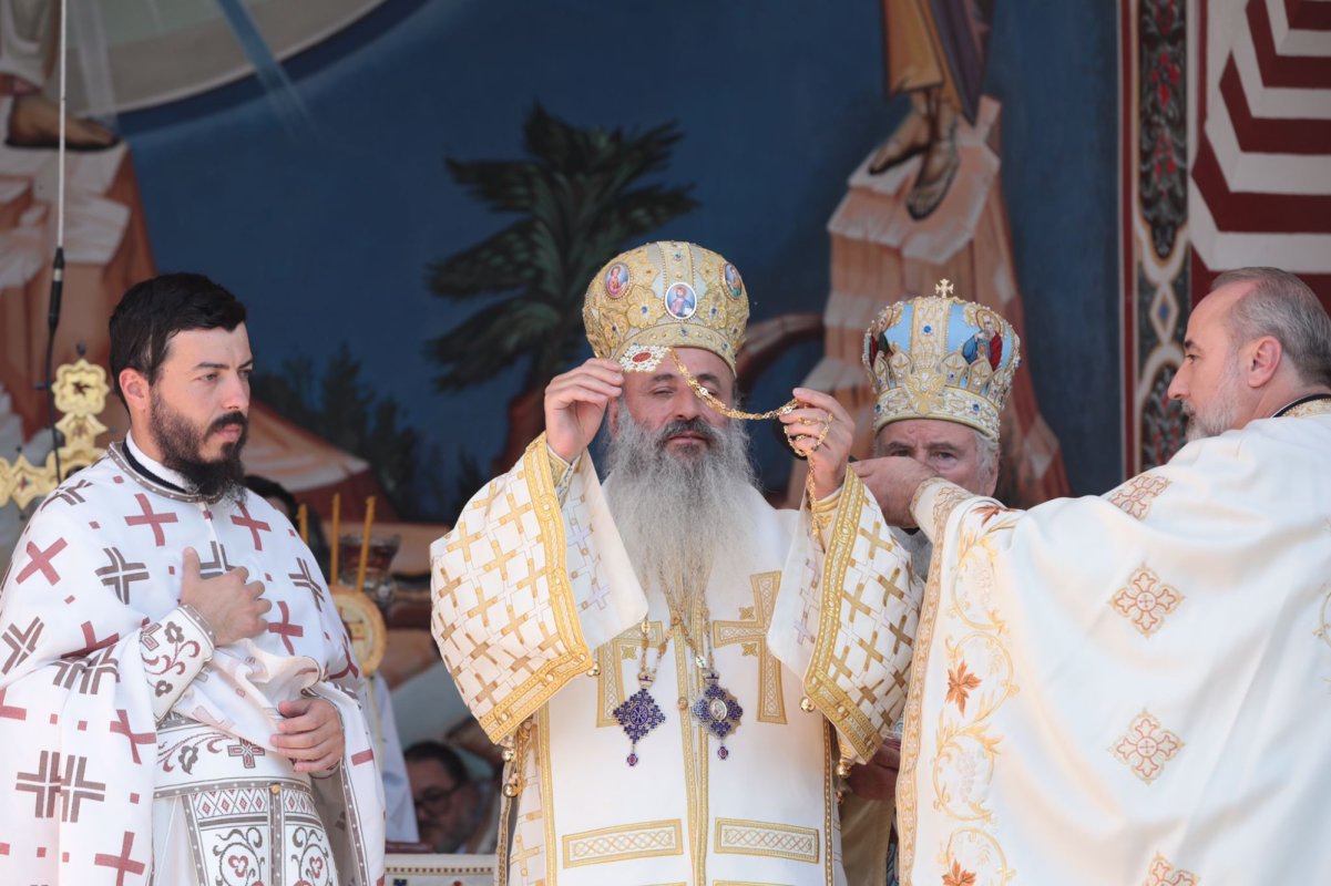 Biserica Mănăstirii Pantocrator a primit veșmântul sfințeniei 185488