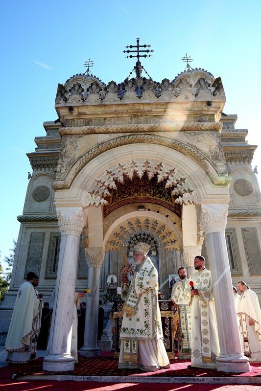 Sfântul Voievod Neagoe Basarab sărbătorit la Curtea de Argeș 185765