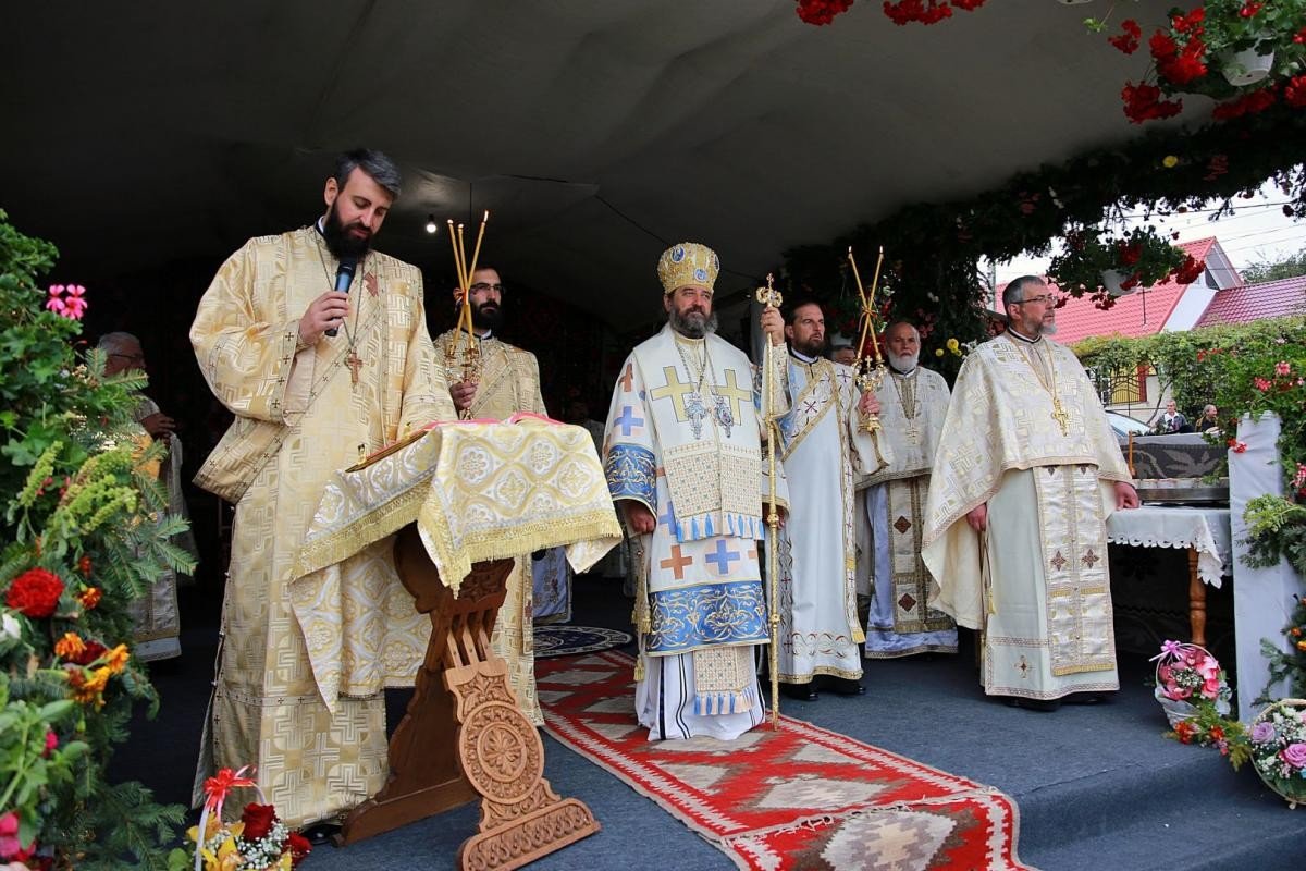 Târnosire de biserică în parohia nemțeană „Sfinții Atanasie și Chiril” 185642