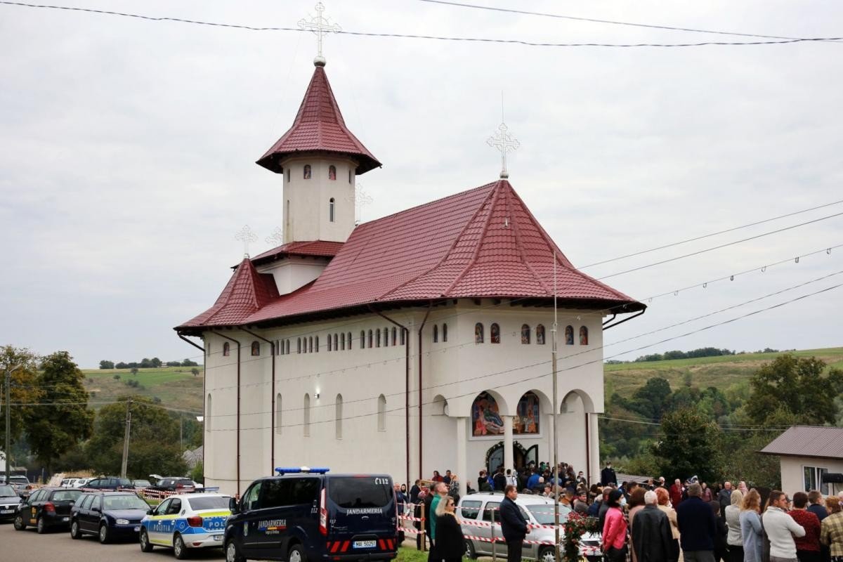 Târnosire de biserică în parohia nemțeană „Sfinții Atanasie și Chiril” 185643