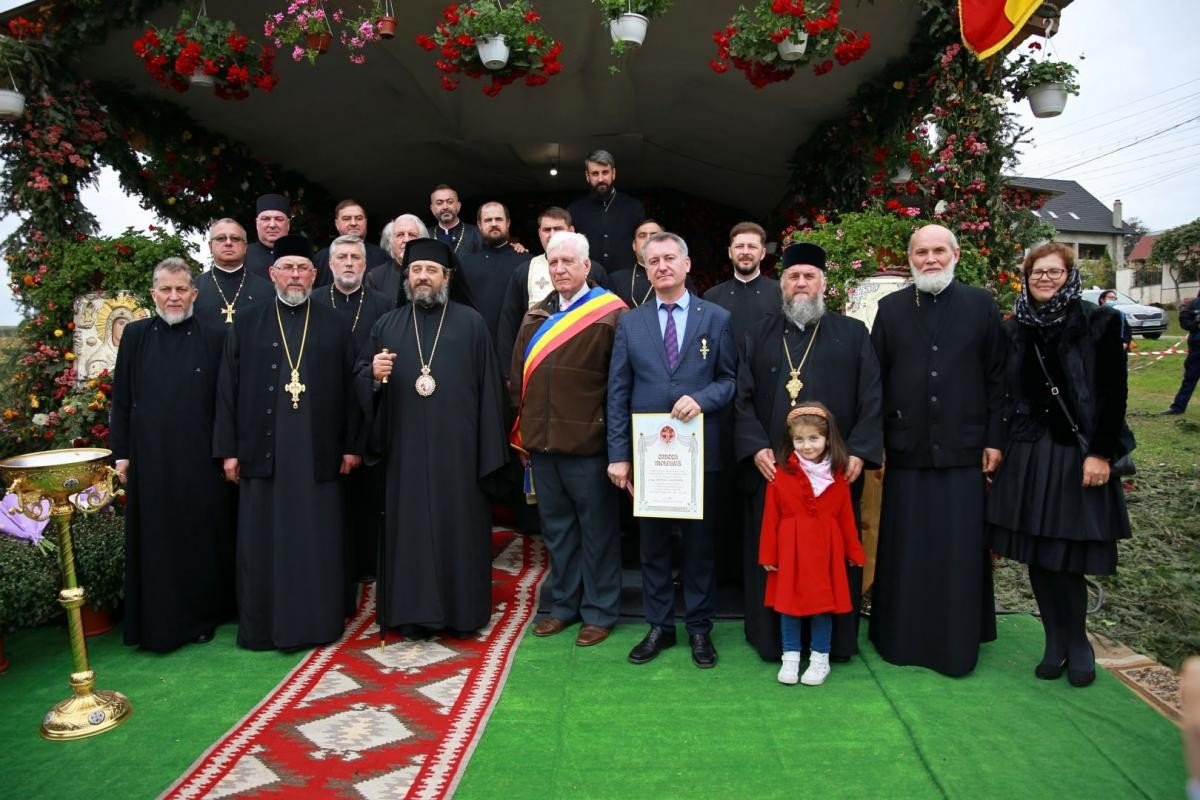 Târnosire de biserică în parohia nemțeană „Sfinții Atanasie și Chiril” 185644