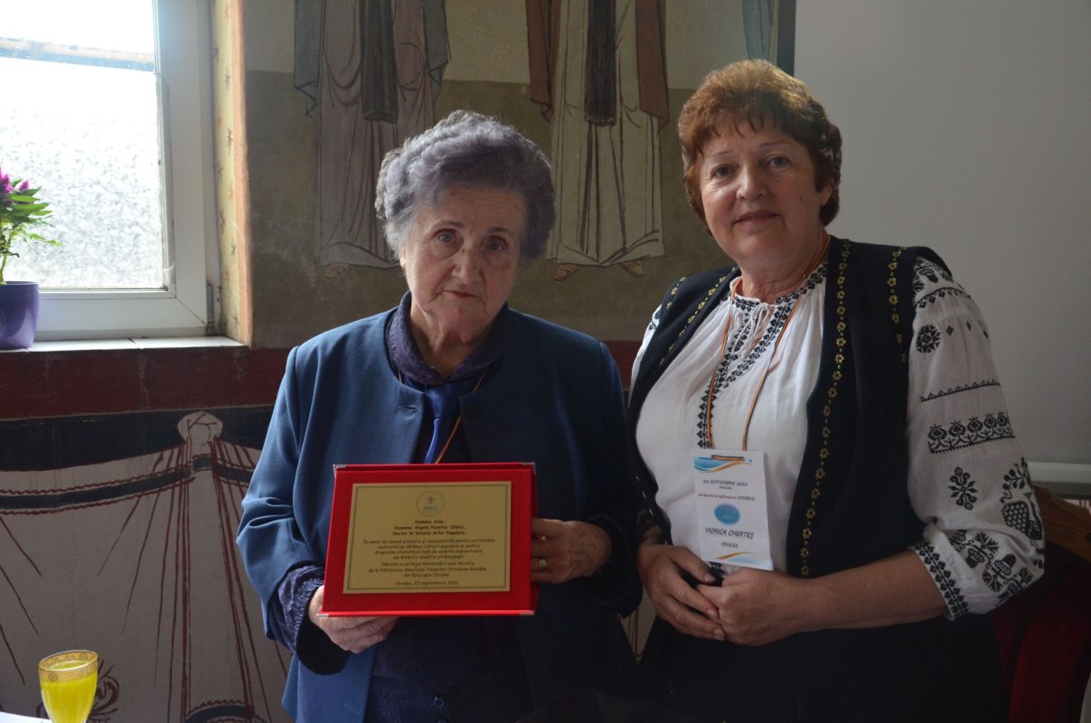 Întrunire aniversară a Asociației Femeilor Ortodoxe Române din Episcopia Oradiei 185925