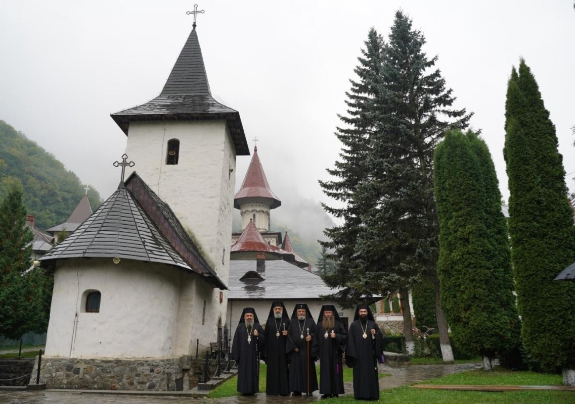 Ședința de lucru a Sinodului mitropolitan al Mitropoliei Ardealului la Mănăstirea Râmeț 185939