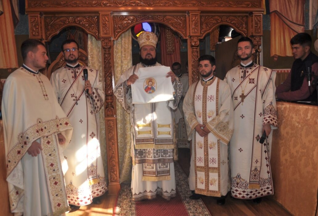  Sfințirea iconostasului bisericii Parohiei Petenia, Sălaj 185929