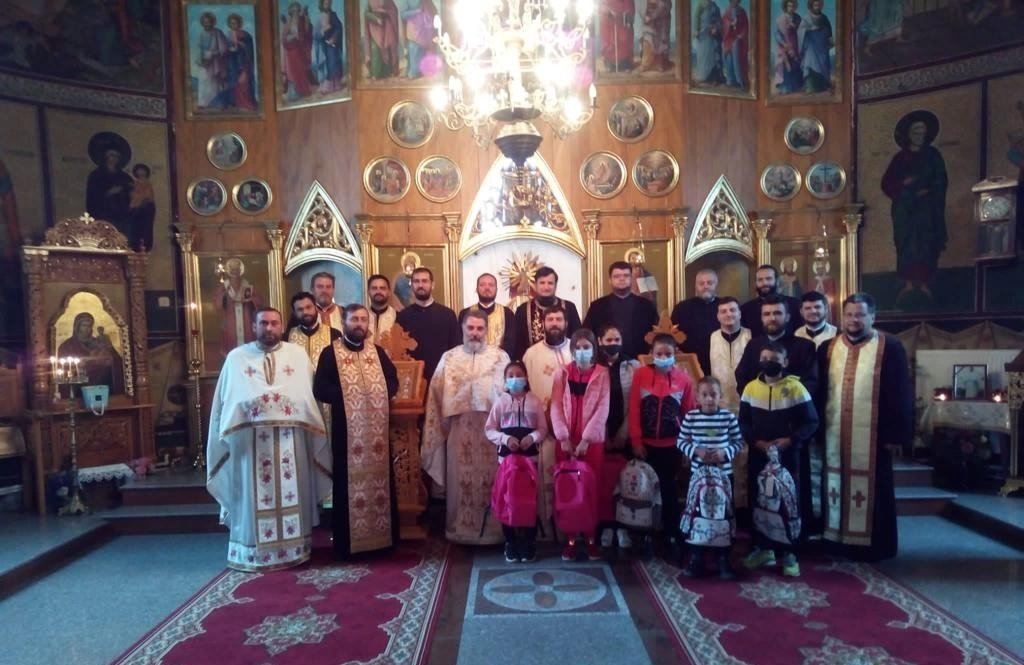 Rugăciune și filantropie în localitatea Ghidigeni, județul Galați  185997